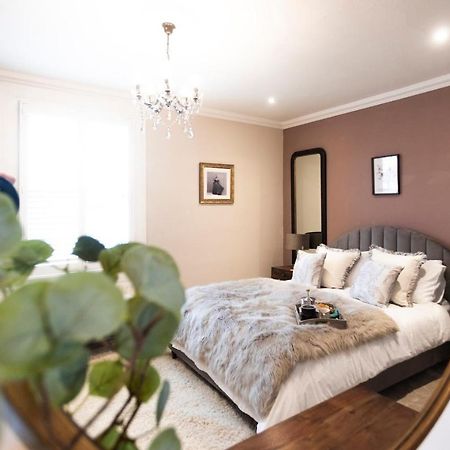Luxe Stratford Townhouse Beautifully Renovated, Well Equipped, Sleeps 4, 2 Bathrooms, Free Parking - Minutes Walk To Town, Rsc & Pubs - Pet Friendly Exterior foto