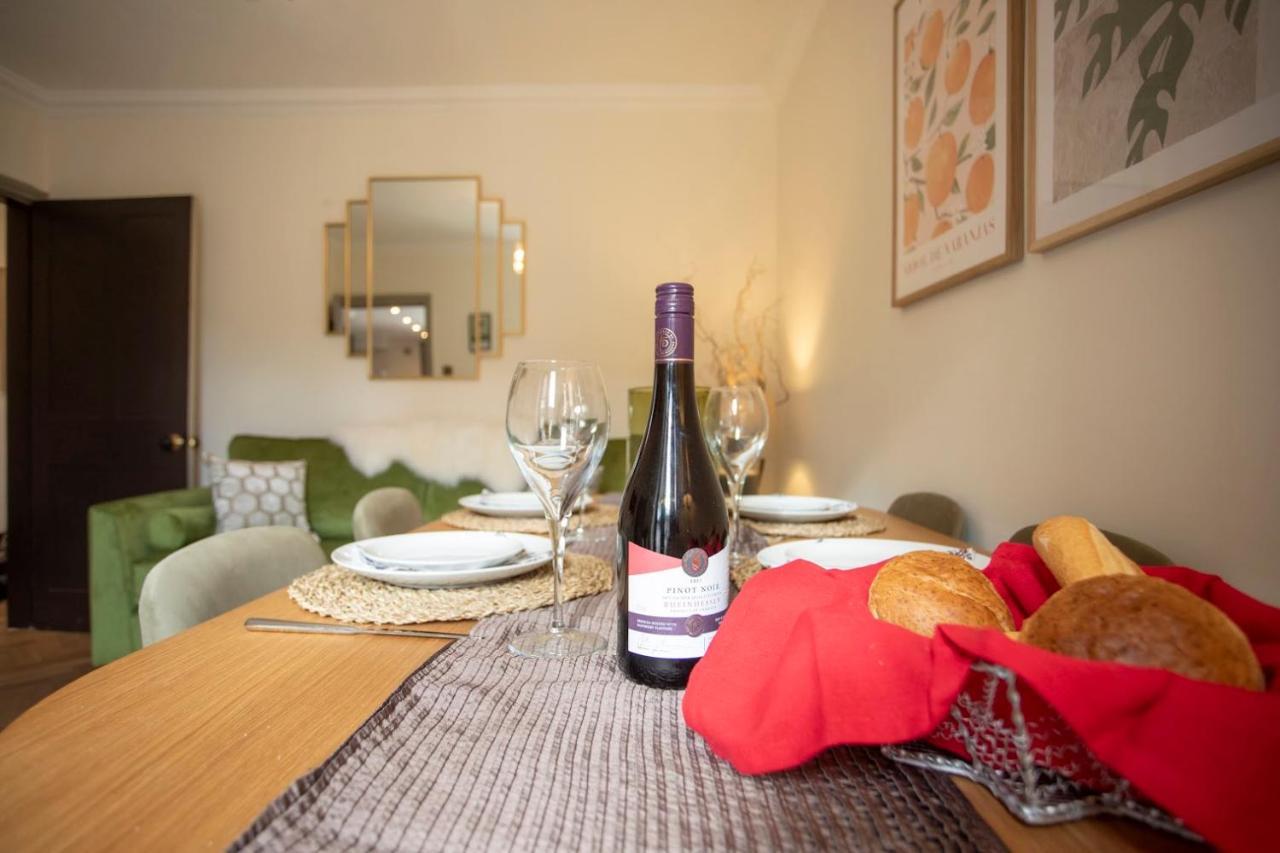 Luxe Stratford Townhouse Beautifully Renovated, Well Equipped, Sleeps 4, 2 Bathrooms, Free Parking - Minutes Walk To Town, Rsc & Pubs - Pet Friendly Exterior foto