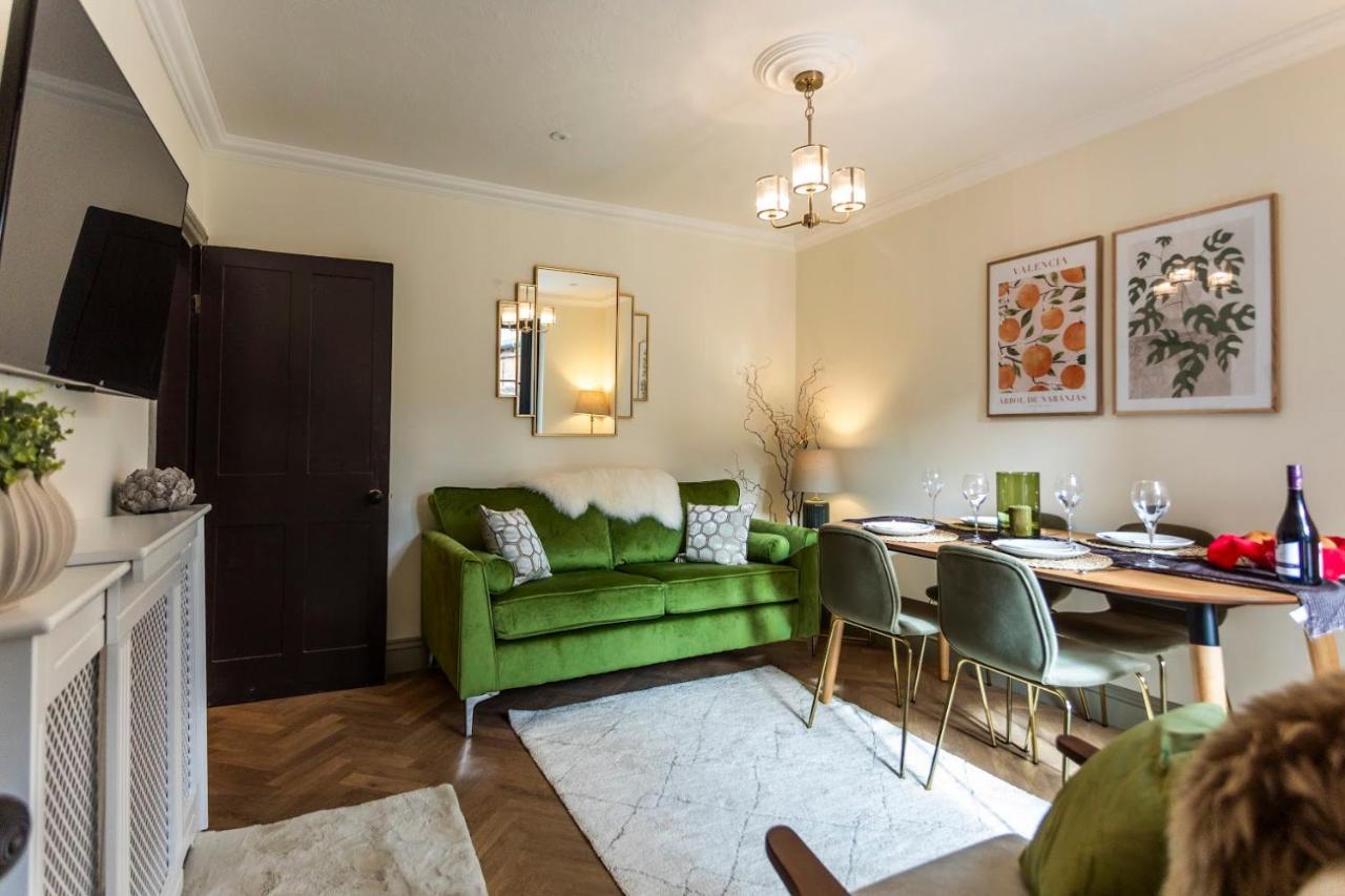 Luxe Stratford Townhouse Beautifully Renovated, Well Equipped, Sleeps 4, 2 Bathrooms, Free Parking - Minutes Walk To Town, Rsc & Pubs - Pet Friendly Exterior foto