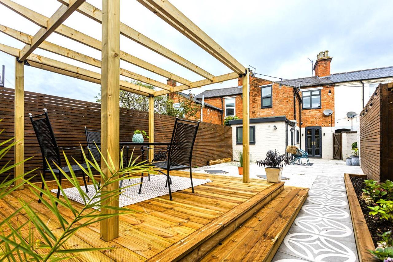 Luxe Stratford Townhouse Beautifully Renovated, Well Equipped, Sleeps 4, 2 Bathrooms, Free Parking - Minutes Walk To Town, Rsc & Pubs - Pet Friendly Exterior foto