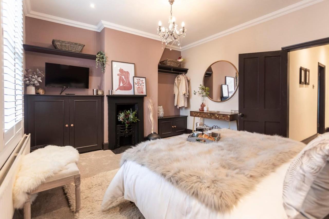 Luxe Stratford Townhouse Beautifully Renovated, Well Equipped, Sleeps 4, 2 Bathrooms, Free Parking - Minutes Walk To Town, Rsc & Pubs - Pet Friendly Exterior foto