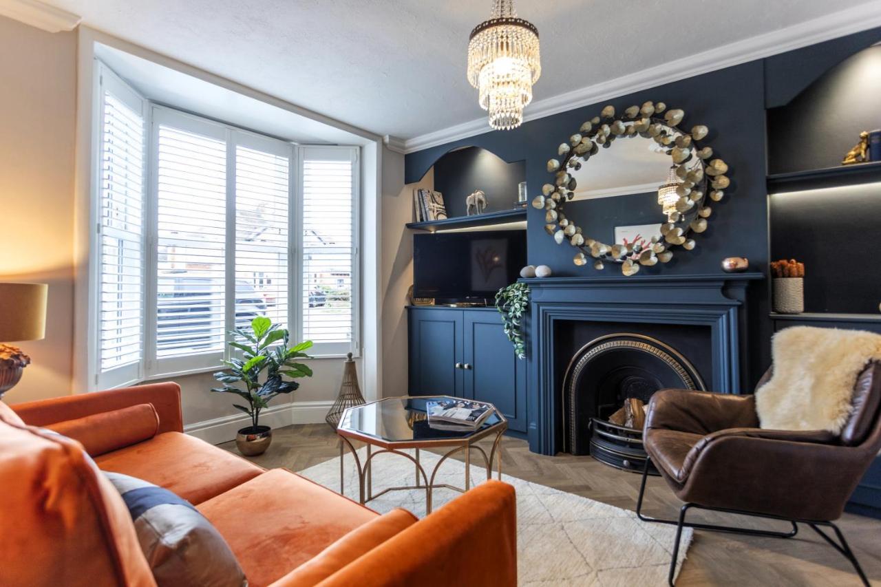 Luxe Stratford Townhouse Beautifully Renovated, Well Equipped, Sleeps 4, 2 Bathrooms, Free Parking - Minutes Walk To Town, Rsc & Pubs - Pet Friendly Exterior foto
