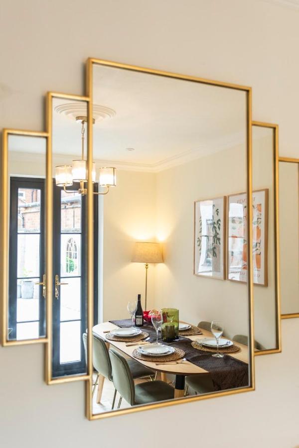 Luxe Stratford Townhouse Beautifully Renovated, Well Equipped, Sleeps 4, 2 Bathrooms, Free Parking - Minutes Walk To Town, Rsc & Pubs - Pet Friendly Exterior foto